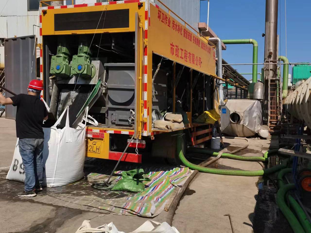 龙圩淤泥压干处理